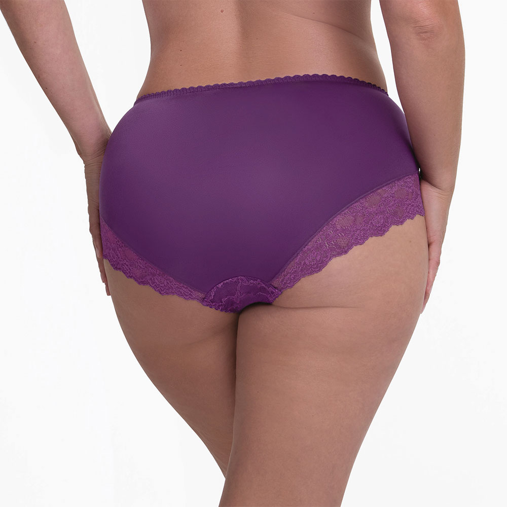 Anita Taillenslip Bobette Magic Purple getragen am Model von hinten