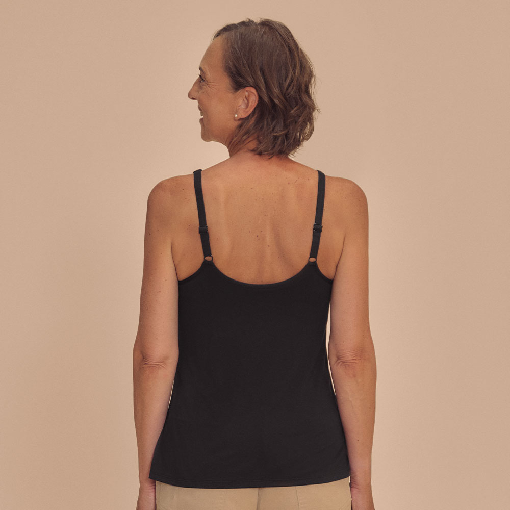 Das Amoena Summer Top besteht aus einenm weichen Viskosematerial