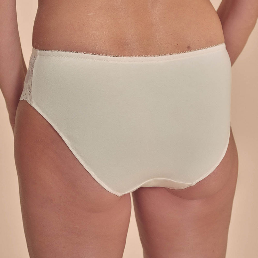 Amoena Slip Floria in Wollweiß - Model Rückseite