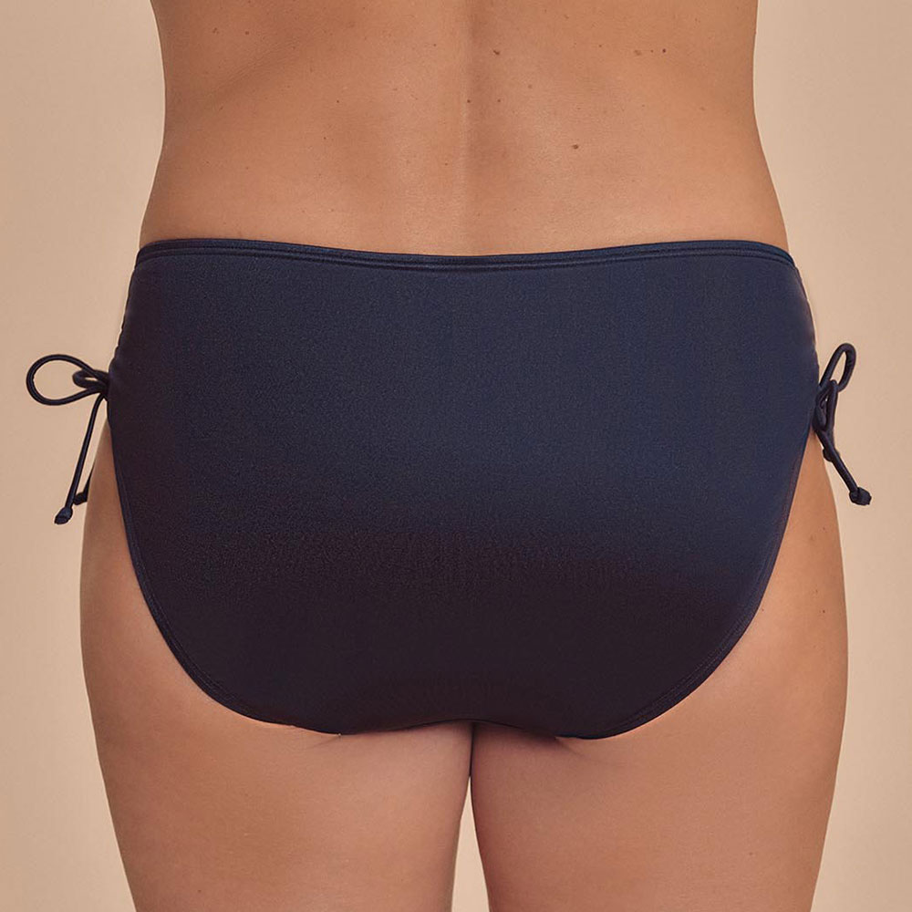 Amoena Bikinislip Lazio - Model Rückseite Variante 2