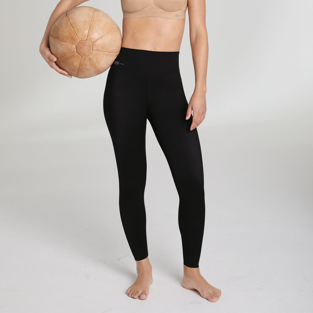 Anita active Sport Tights Massage 1675 Schwarz - Model Lifestyle