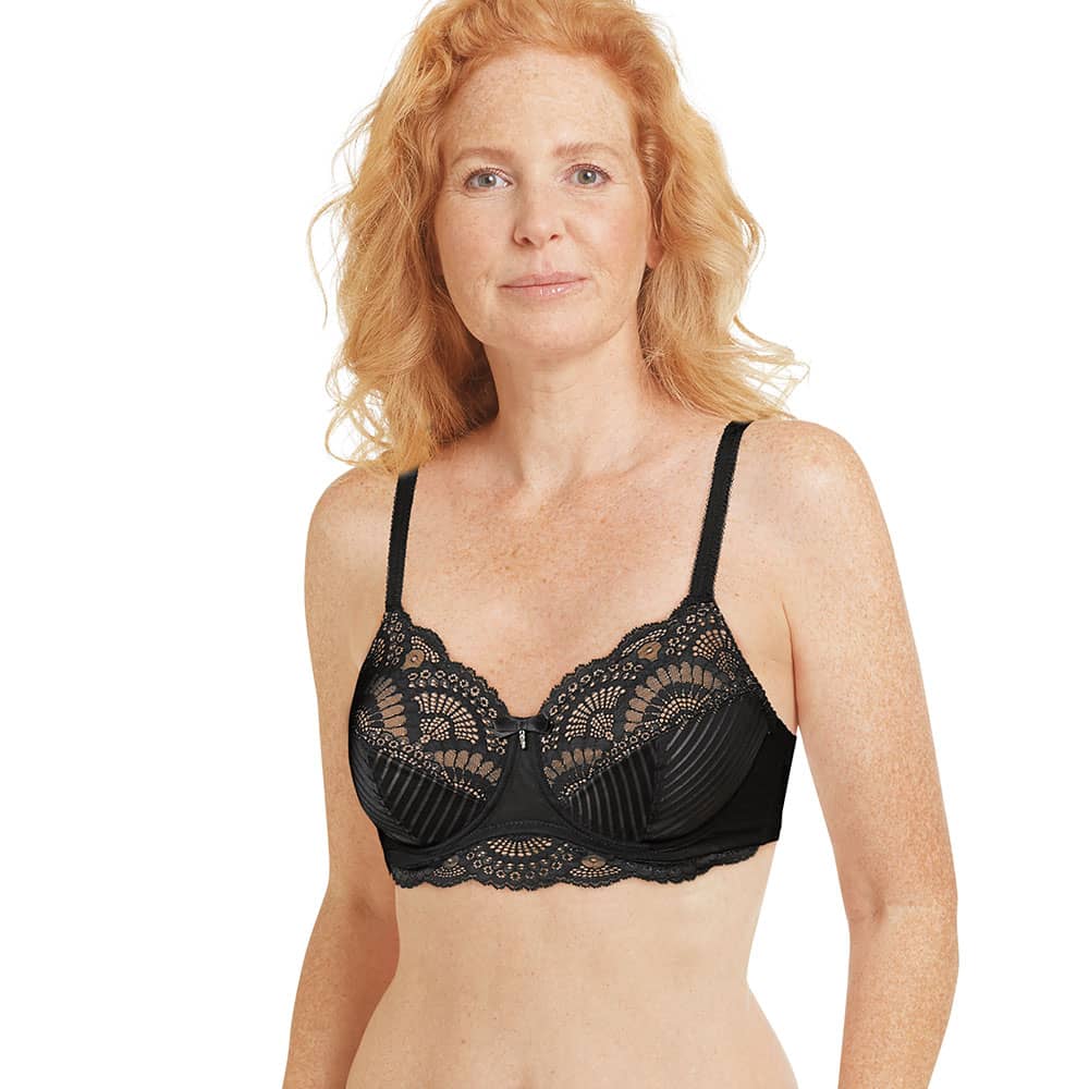 Amoena Karolina WB 44765 in Schwarz - Model Vorderansicht Amoena Karolina WB 44765 in Schwarz - Model Vorderansicht