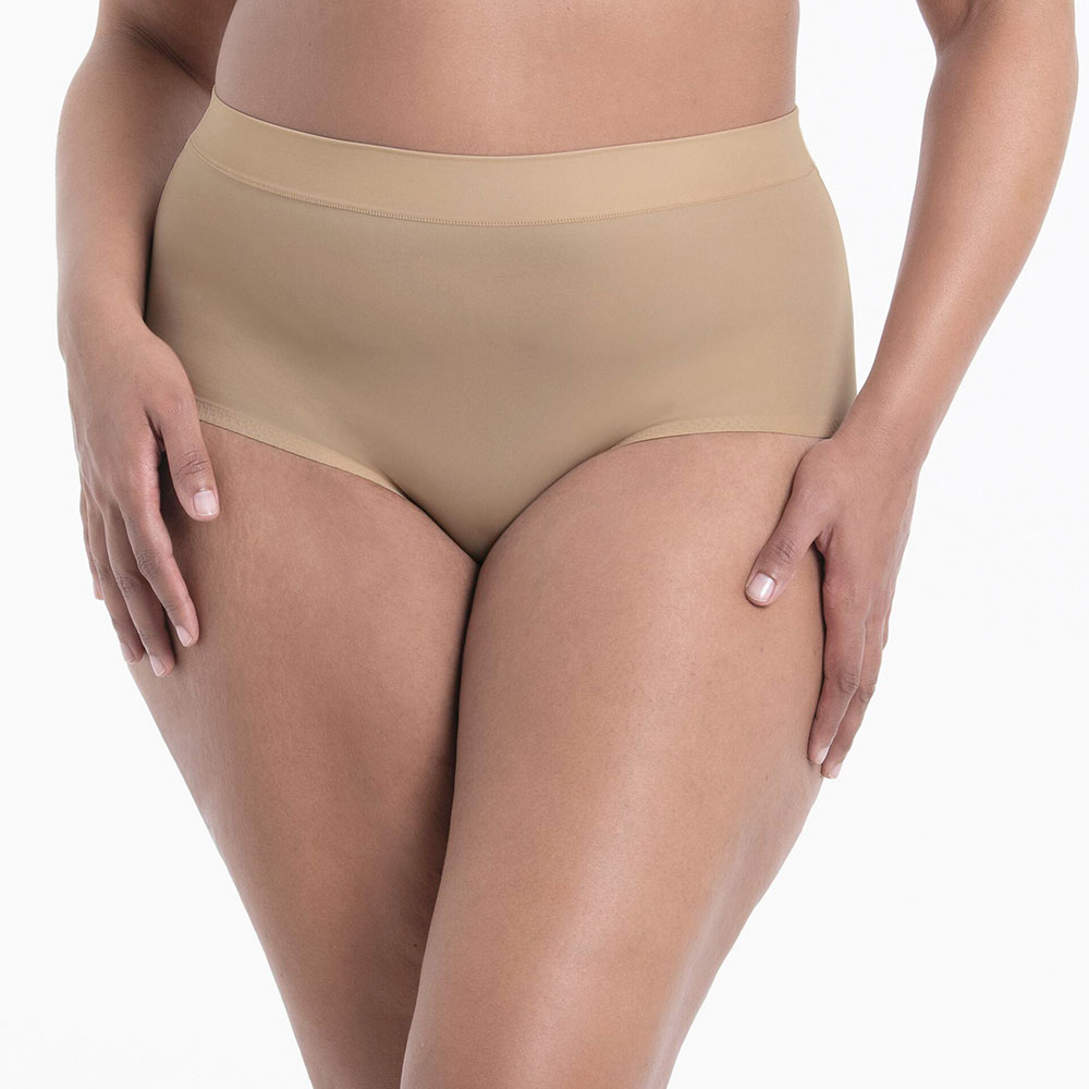 Anita Panty Plus in Desert getragen am Model von vorne