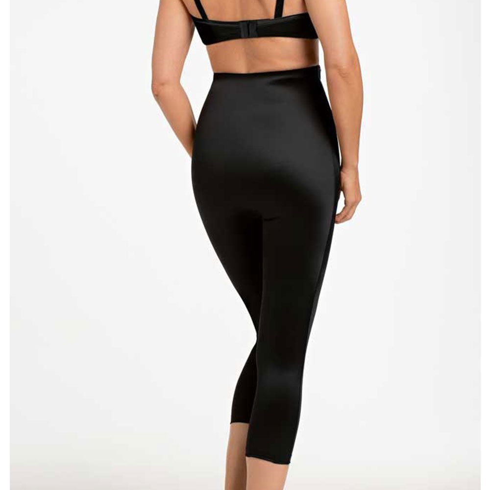 Amoena Kompressionshose Bermuda in Schwarz - Model Rückseite