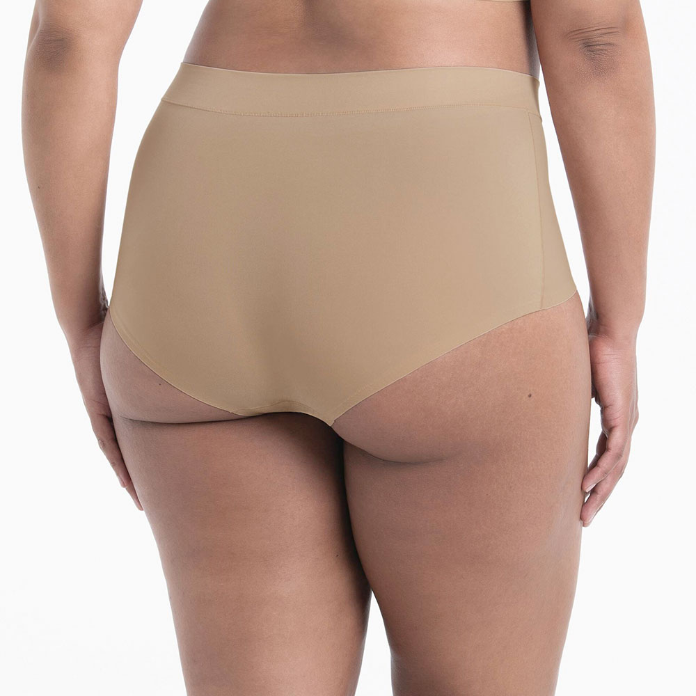 Anita Panty Plus in Desert  getragen am Model von hinten