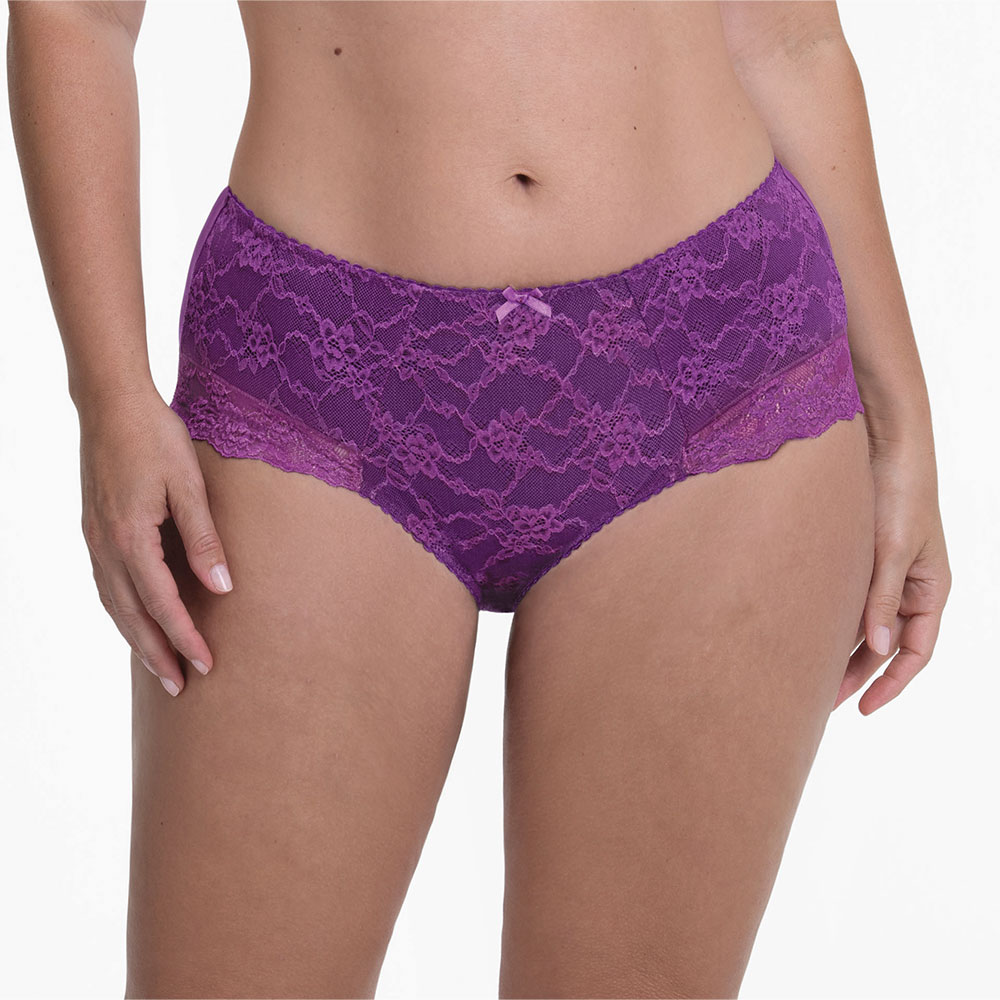Anita Taillenslip Bobette Magic Purple getragen am Model