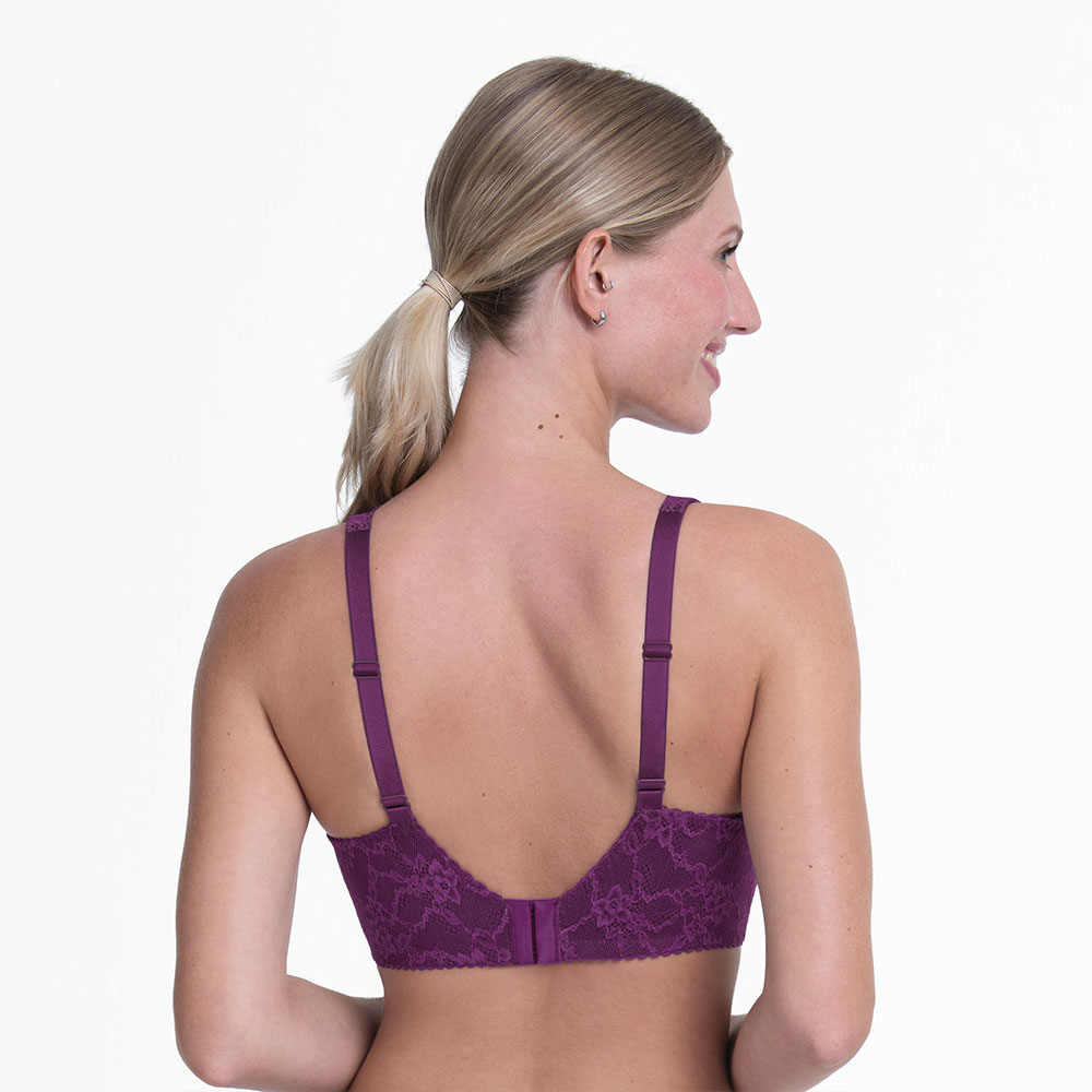 Anita care Prothesen-BH Bobette Magic Purple getragen am Model