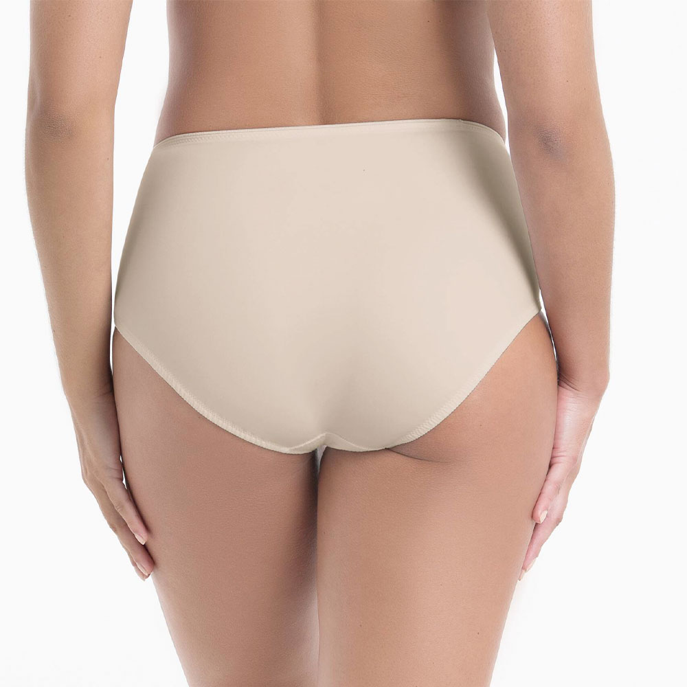 Anita Taillenslip + Leni