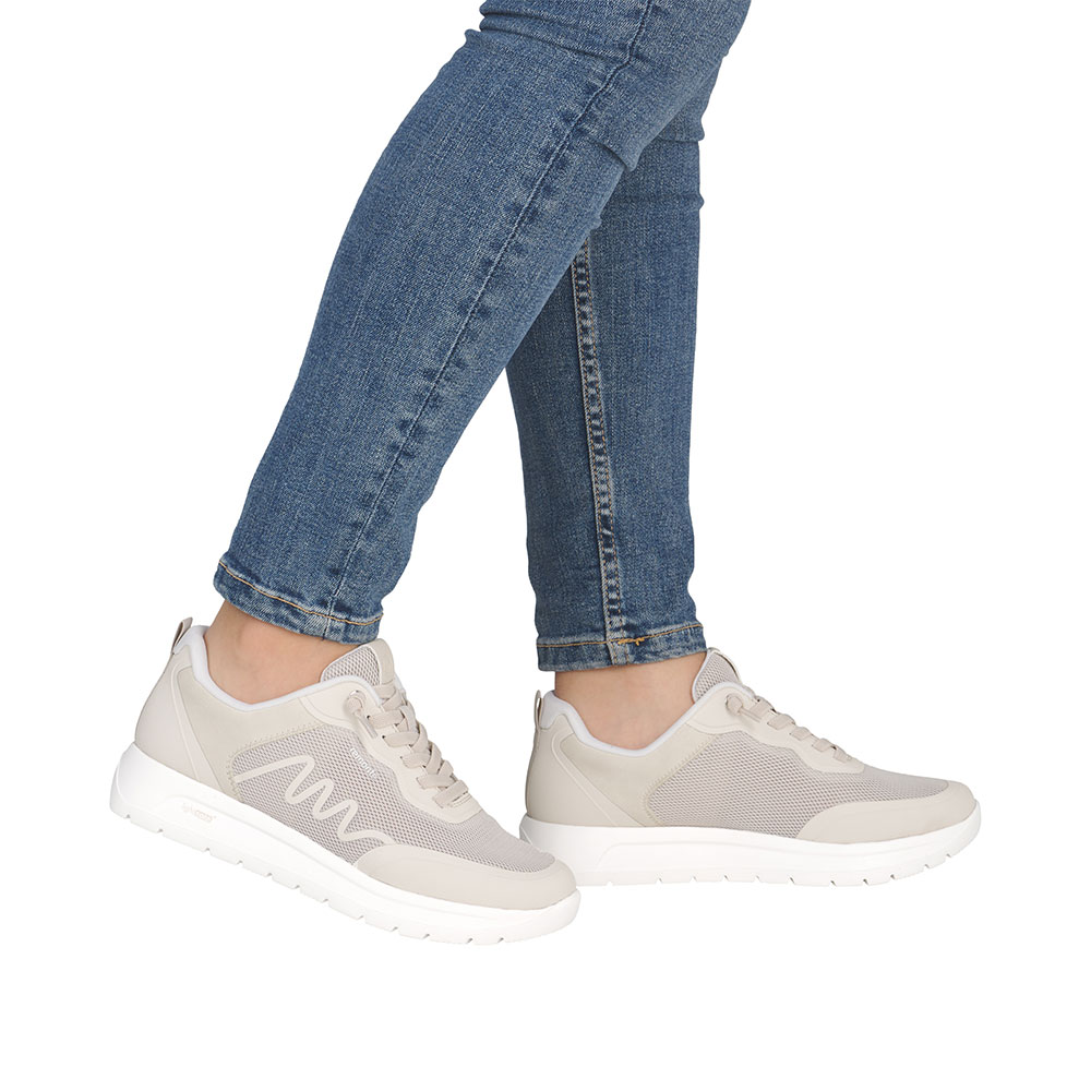 Remonte Sneaker Beige D2V04-60 - Tragebeispiel Model