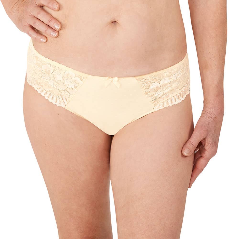 Amoena Panty Mariella in Vanilla - Model Amoena Panty Mariella in Vanilla - Model