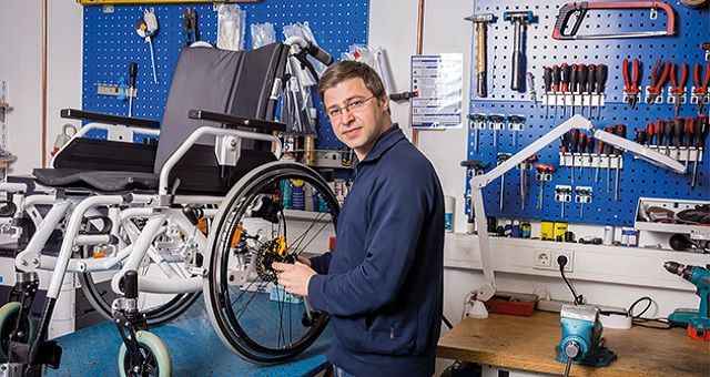 Werkstatt für Pflegehilfsmittel Wir führen auch Wartungen oder Reparaturen Ihrer technischen Hilfsmittel durch