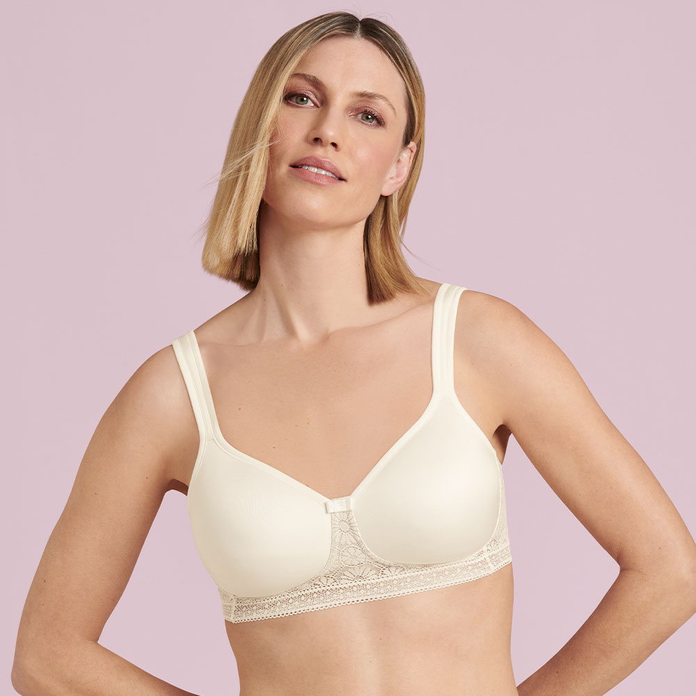 Anita care Prothesen-BH Mary in wollweiss getragen am Model